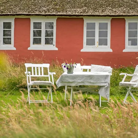 2 Bedroom Beautiful In Semesterbostad