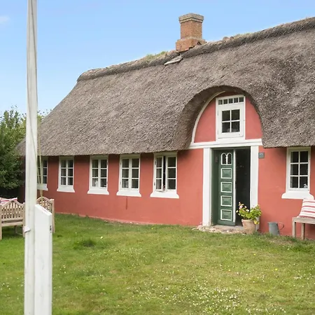 2 Bedroom Beautiful In Feriehus *