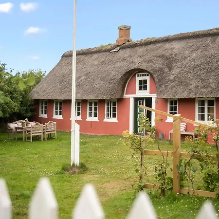 Feriehus 2 Bedroom Beautiful In *